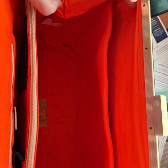 Laflore Paris Dark Green Bag
45x31x15 cm/ 18x12x6 inc
Laflore.com more info - Picture 4 of 8